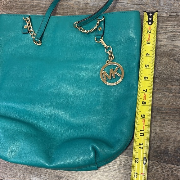 Michael Kors Jet Set Turquoise Pebbled Leather/Gold-Tone Hardware Shoulder Bag - Picture 11 of 12